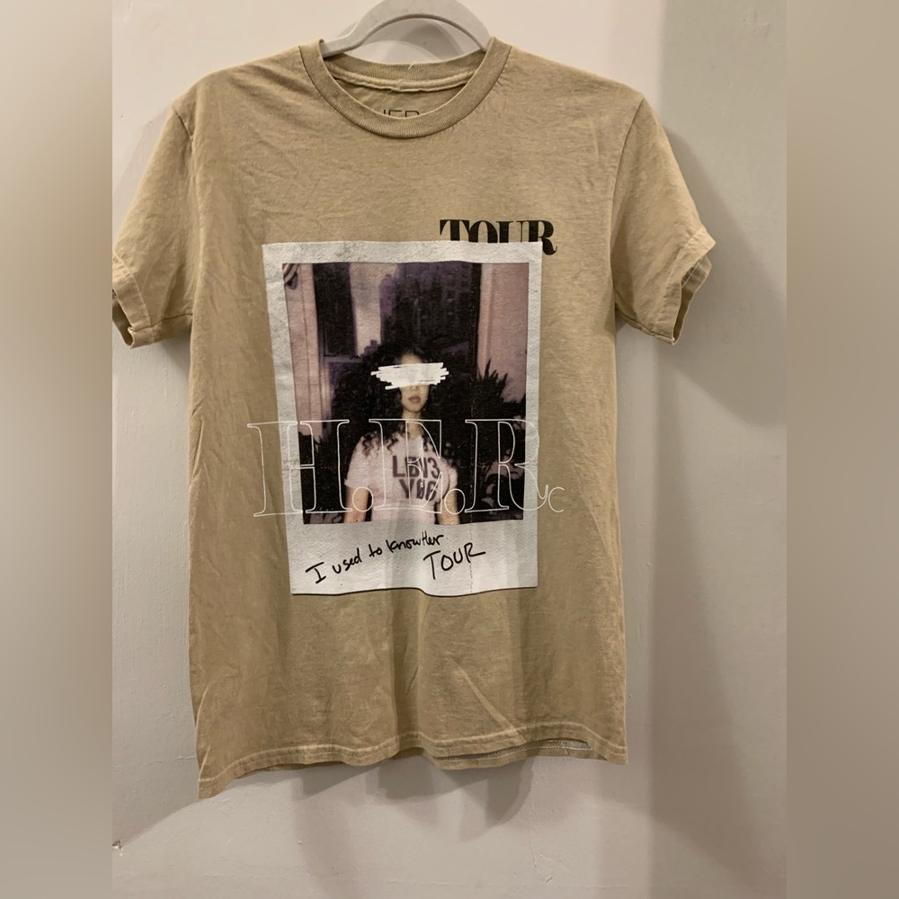 H.E.R band tee NWOT size small‎